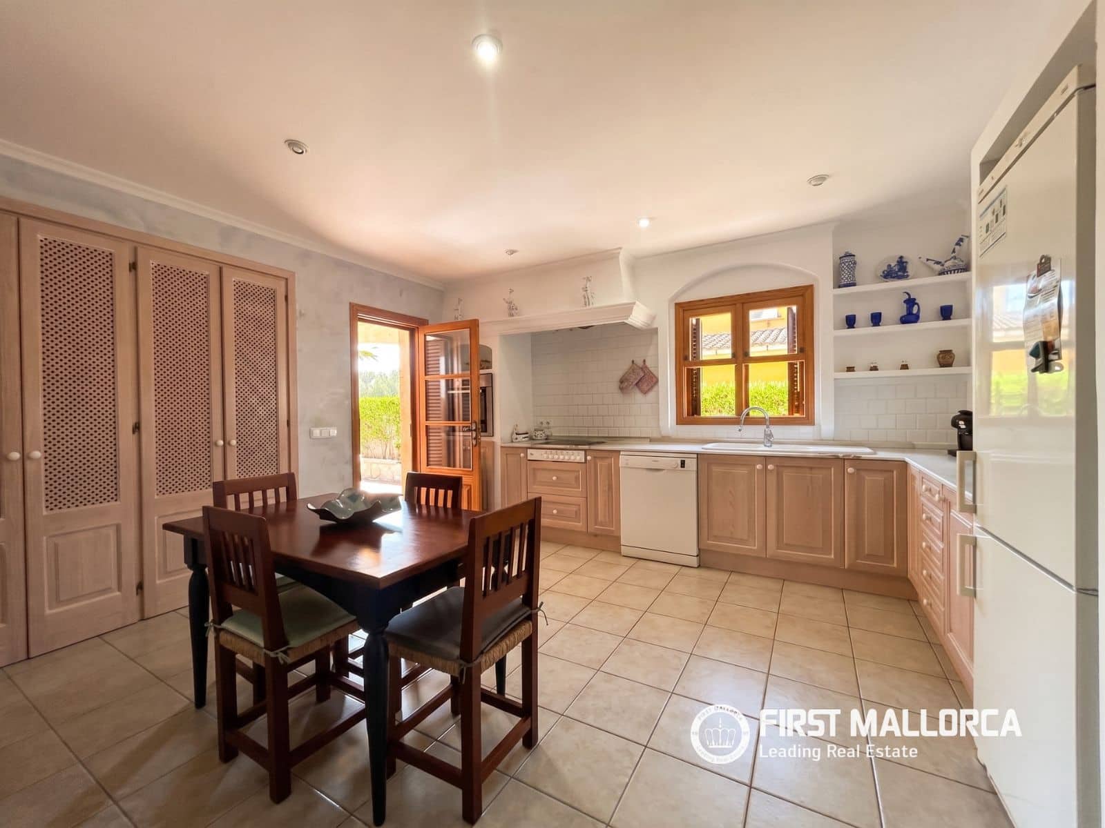 5 bedroom Villa for sale in Sa Rapita / La Rapita with garage - € 1,170,000 (Ref: 10060991)