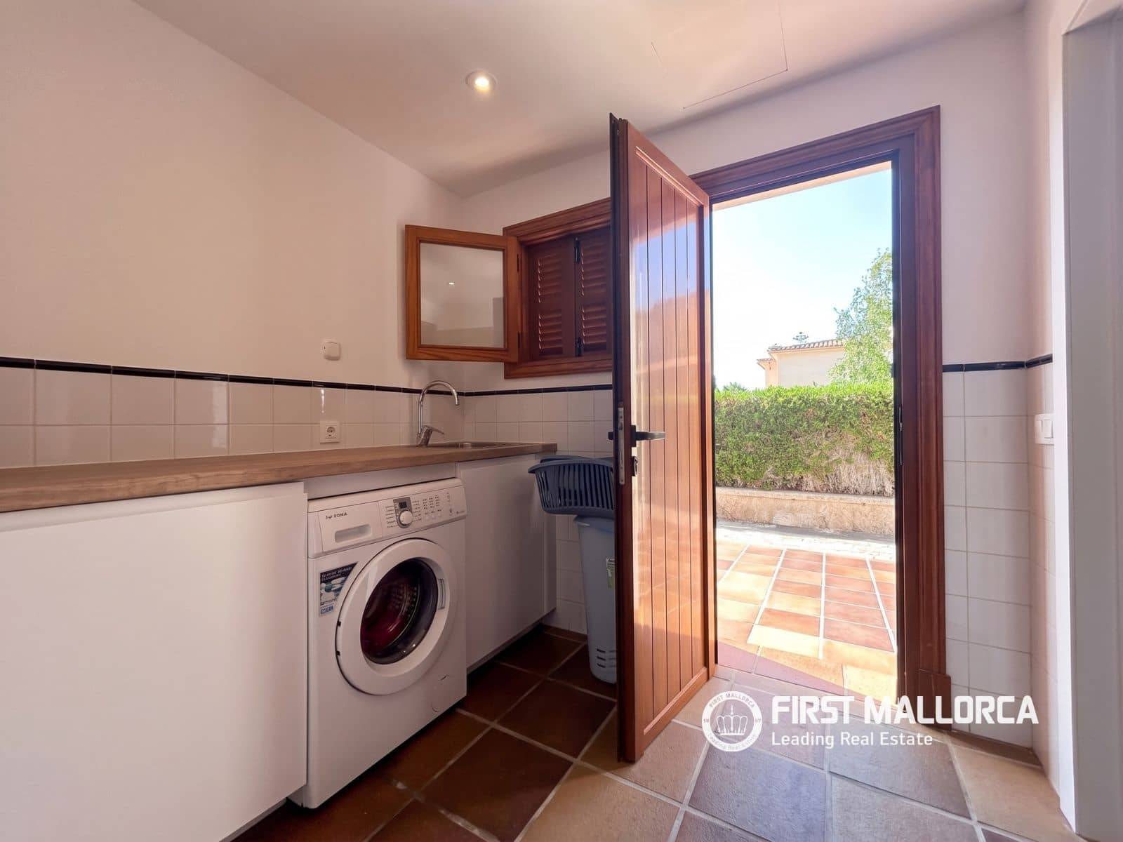 5 bedroom Villa for sale in Sa Rapita / La Rapita with garage - € 1,170,000 (Ref: 10060991)
