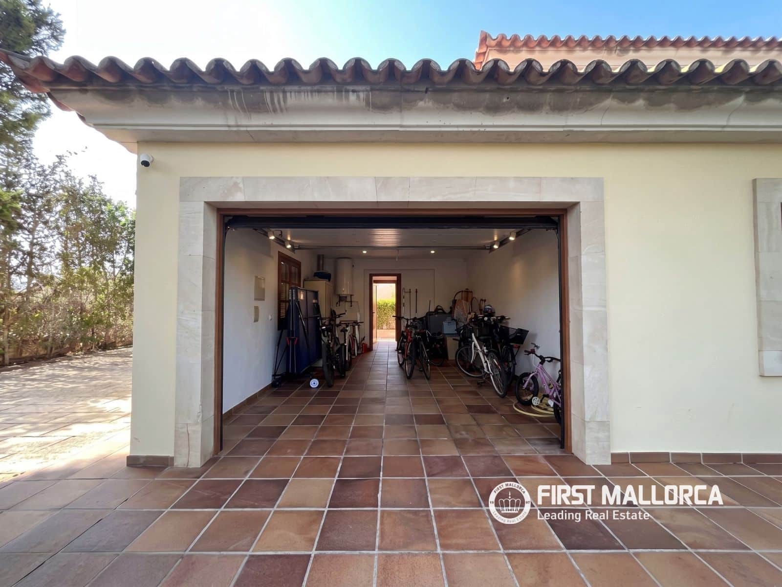 5 bedroom Villa for sale in Sa Rapita / La Rapita with garage - € 1,170,000 (Ref: 10060991)