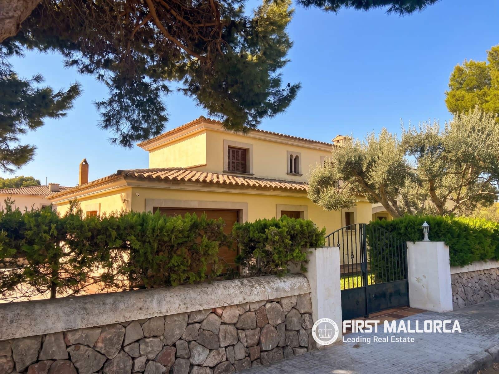 5 bedroom Villa for sale in Sa Rapita / La Rapita with garage - € 1,170,000 (Ref: 10060991)