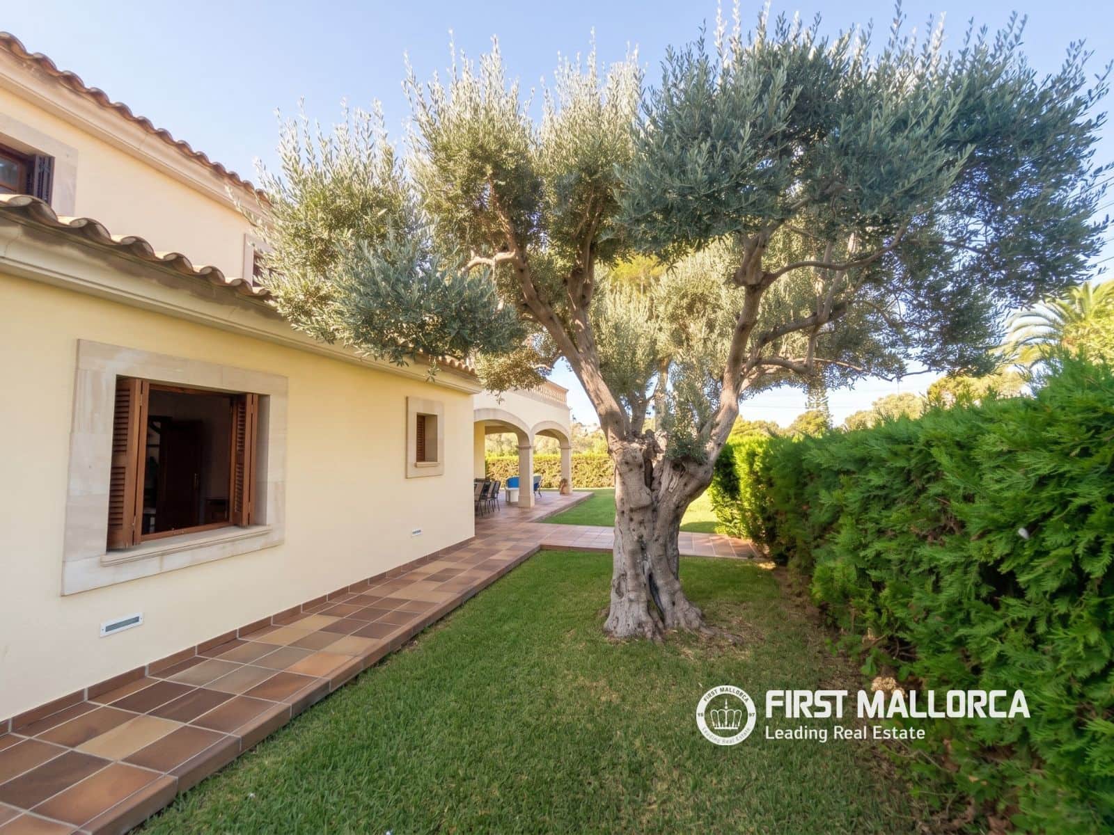 5 bedroom Villa for sale in Sa Rapita / La Rapita with garage - € 1,170,000 (Ref: 10060991)