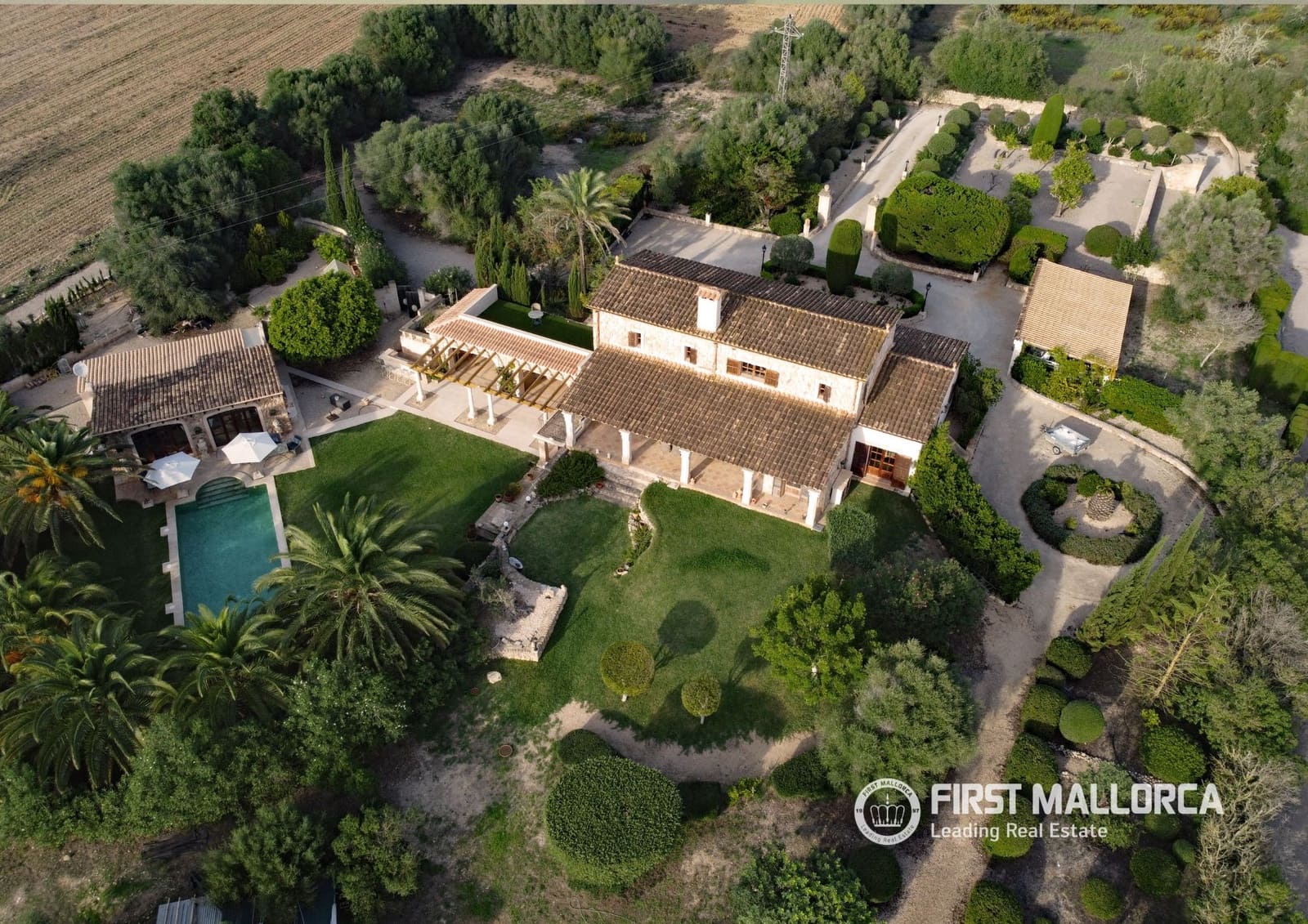 4 soveværelse Finca/Landehus til salg i Porreres med garage - € 2.485.000 (Ref: 10077223)