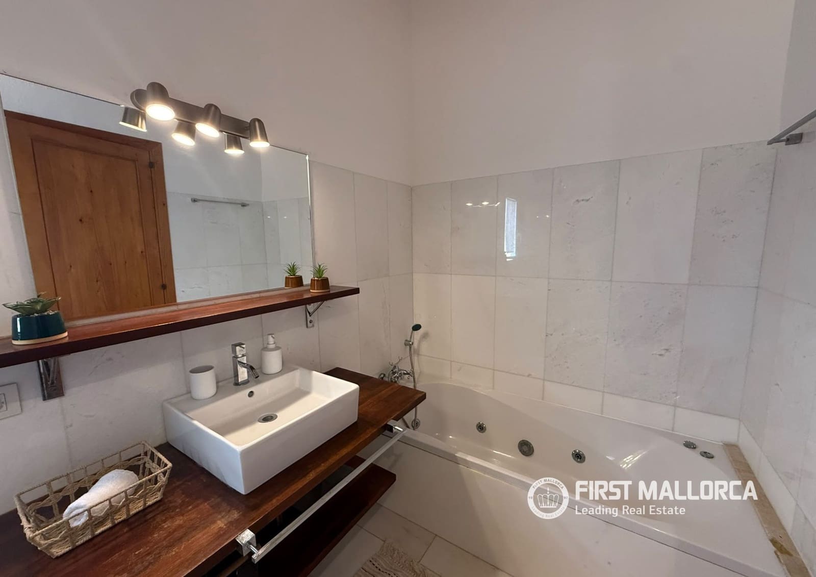 Chalet de 5 habitaciones en Pollensa / Pollença en alquiler con piscina garaje - 2.000 € (Ref: 10080038)