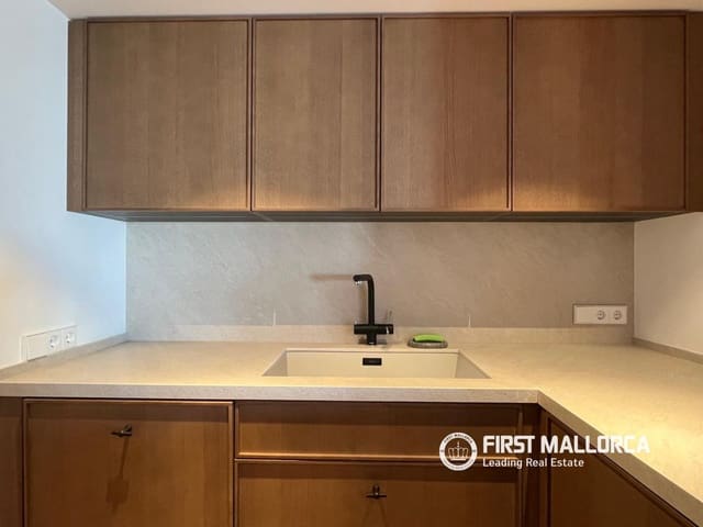 Appartement de 3 chambres à louer à Santa Catalina, Palma de Mallorca avec garage - 4 300 € (Ref: 10080039)