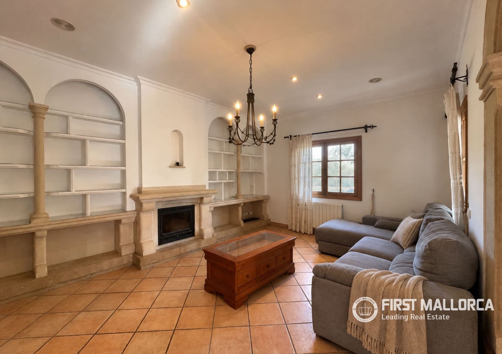 5 bedroom Villa for rent in Consell with pool garage - € 7,000 (Ref: 10099395)