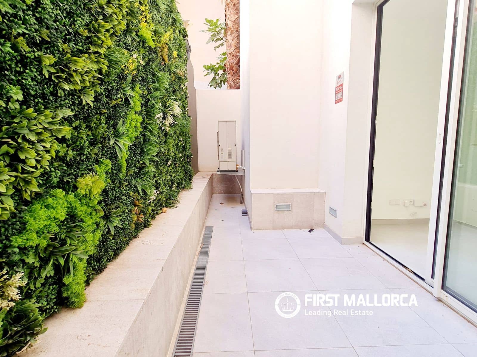 Commercial for rent in Palma de Mallorca - € 2,000 (Ref: 10106523)