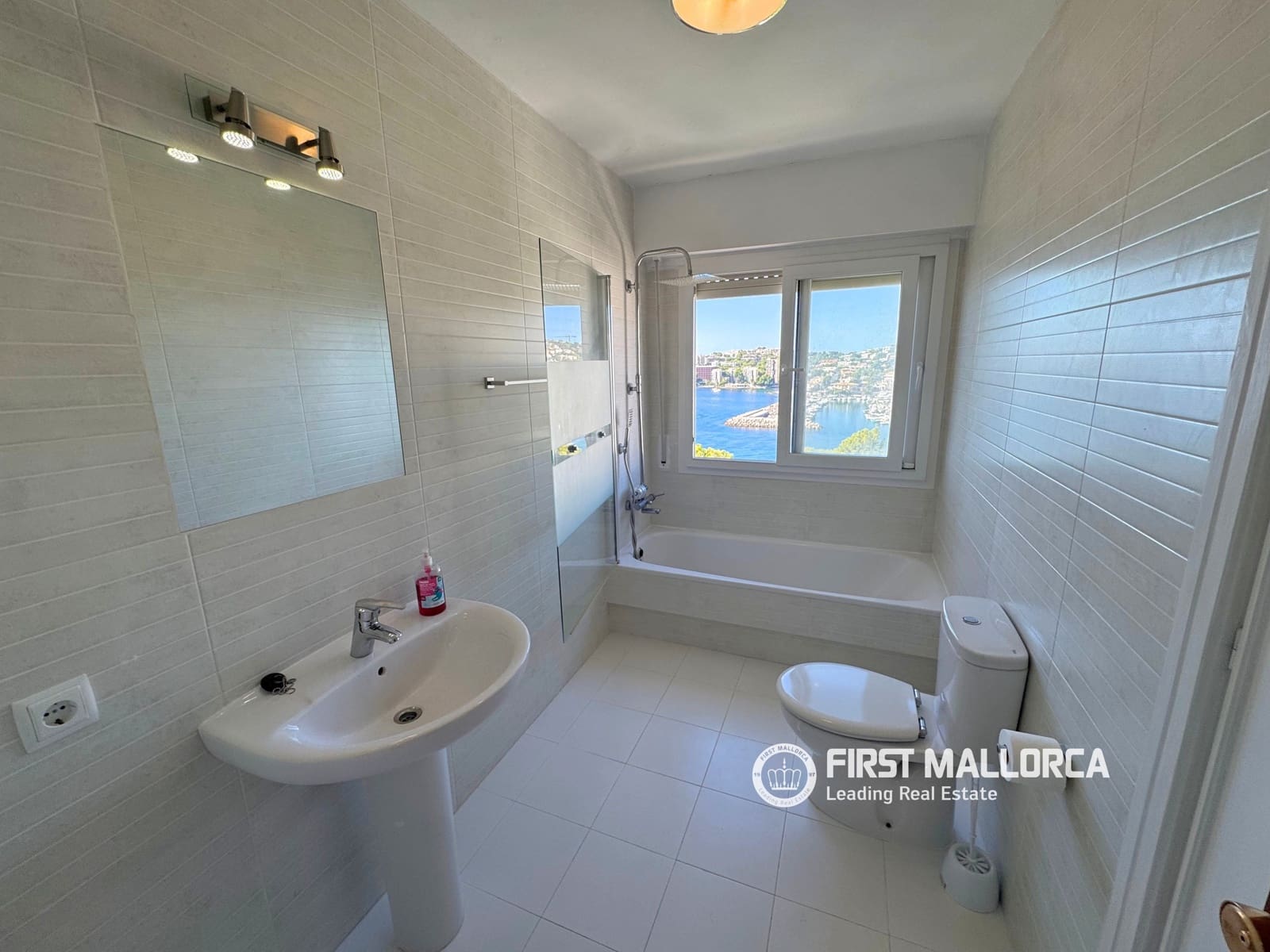 4 slaapkamer Appartement te koop in San Agustin / Sant Agusti met garage - € 1.375.000 (Ref: 10118395)