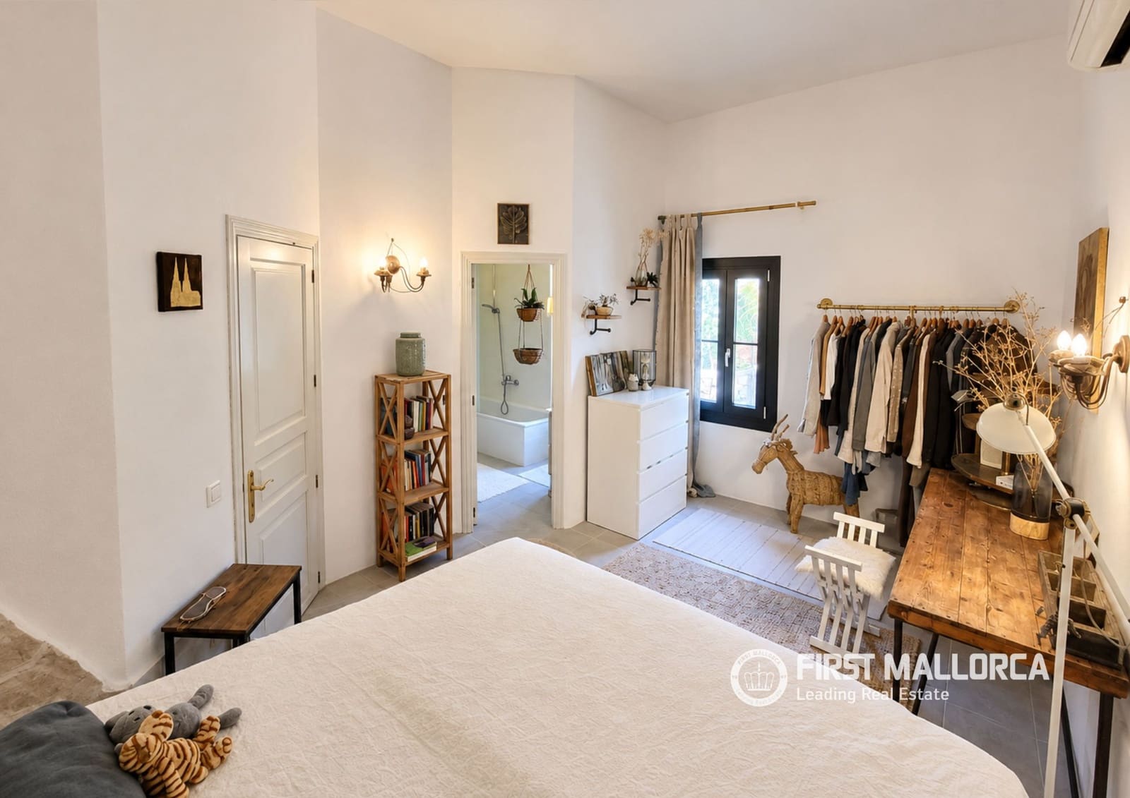 2 bedroom Apartment for sale in Ses Salines with pool garage - € 640,000 (Ref: 10121028)