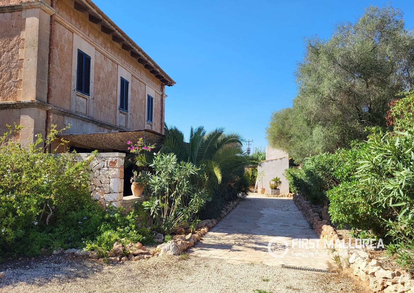 2 bedroom Apartment for sale in Ses Salines with pool garage - € 640,000 (Ref: 10121028)