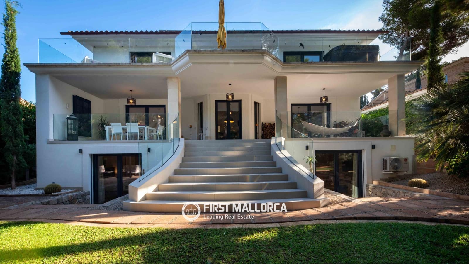 4 bedroom Villa for sale in Santa Ponsa with pool garage - € 3,750,000 (Ref: 10127294)
