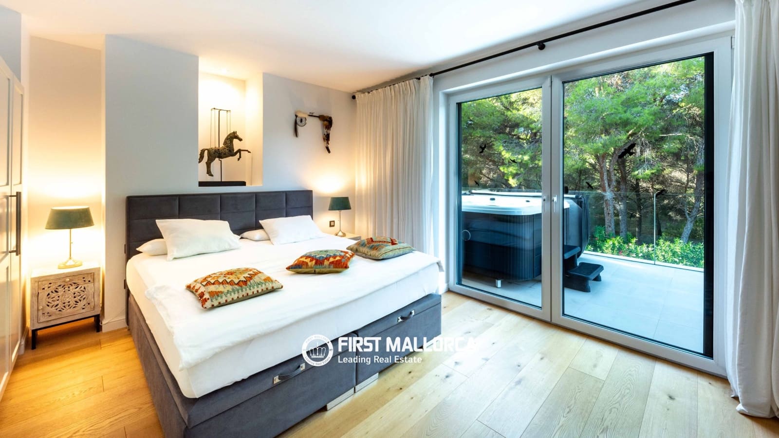 4 bedroom Villa for sale in Santa Ponsa with pool garage - € 3,750,000 (Ref: 10127294)