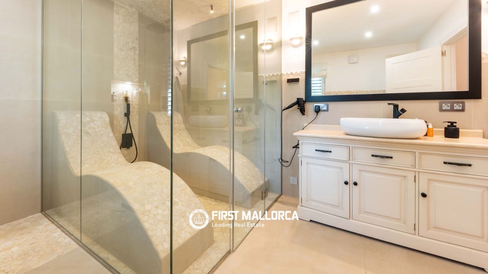 4 bedroom Villa for sale in Santa Ponsa with pool garage - € 3,750,000 (Ref: 10127294)