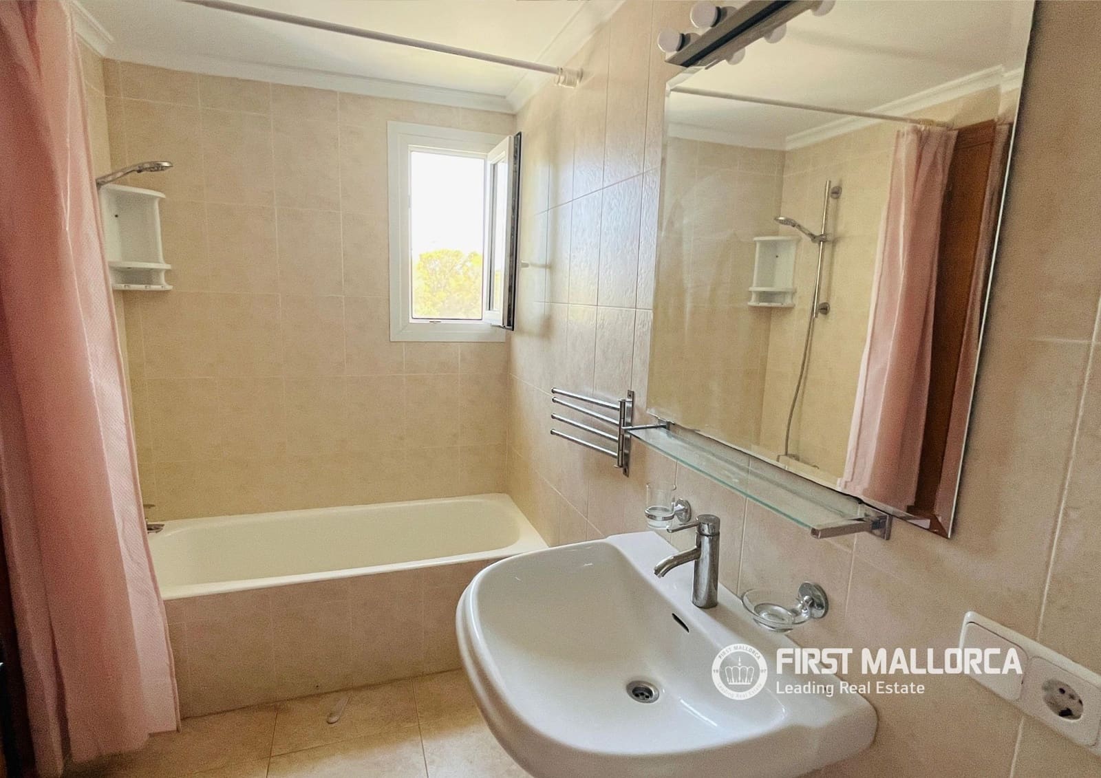 3 slaapkamer Appartement te huur in Portocolom met garage - € 2.000 (Ref: 10135206)