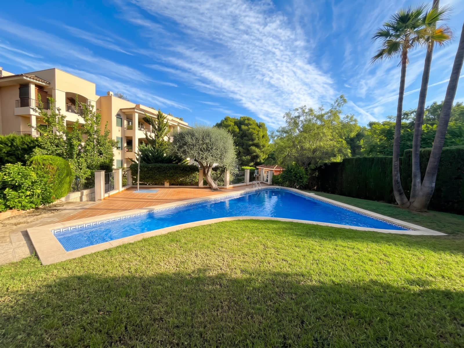3 soveværelse Lejlighed til leje i Bendinat med swimmingpool garage - € 3.000 (Ref: 10157018)