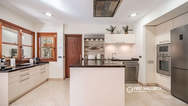 Villa/Maison de 4 chambres à louer à Santa Ponsa, Calvià avec piscine garage - 9 500 € (Ref: 10158756)