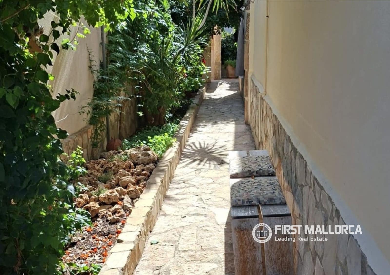 2 bedroom Villa for sale in Cala Murada with pool garage - € 479,000 (Ref: 10167947)