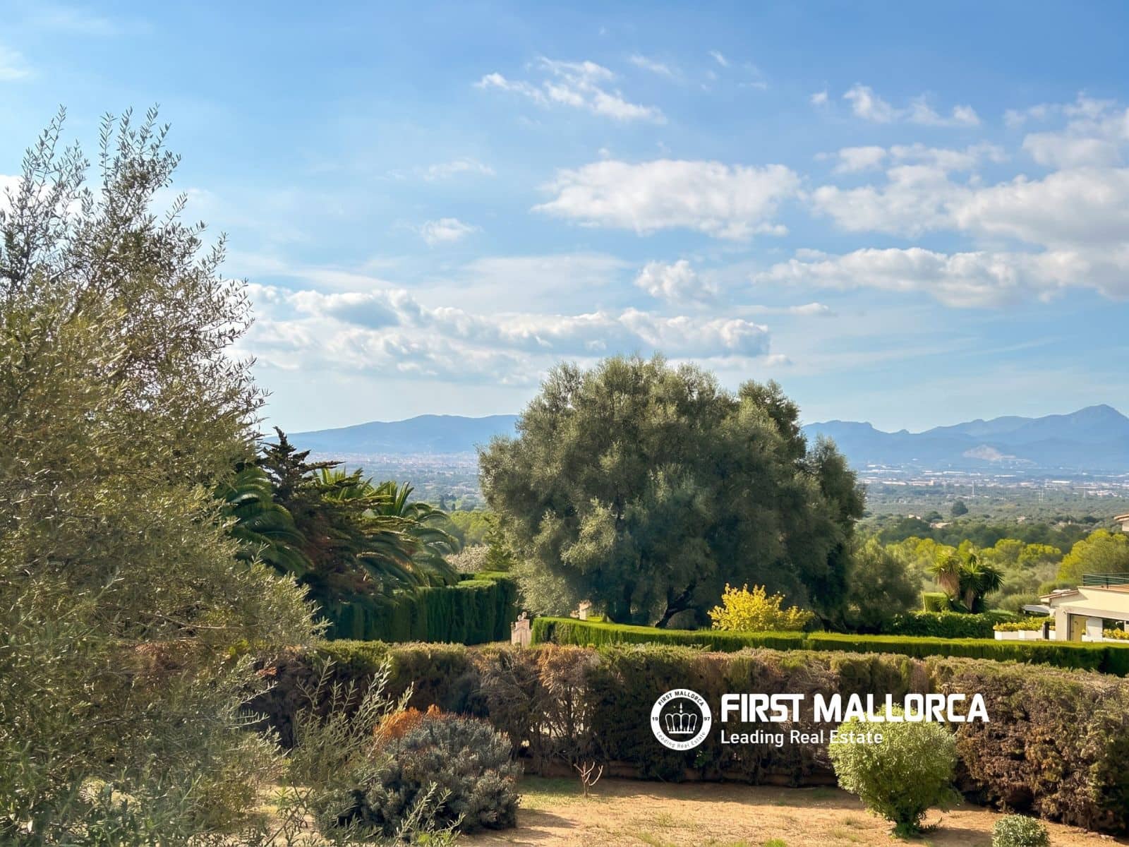 Chalet de 4 habitaciones en Portol en venta con piscina garaje - 1.299.000 € (Ref: 10176010)