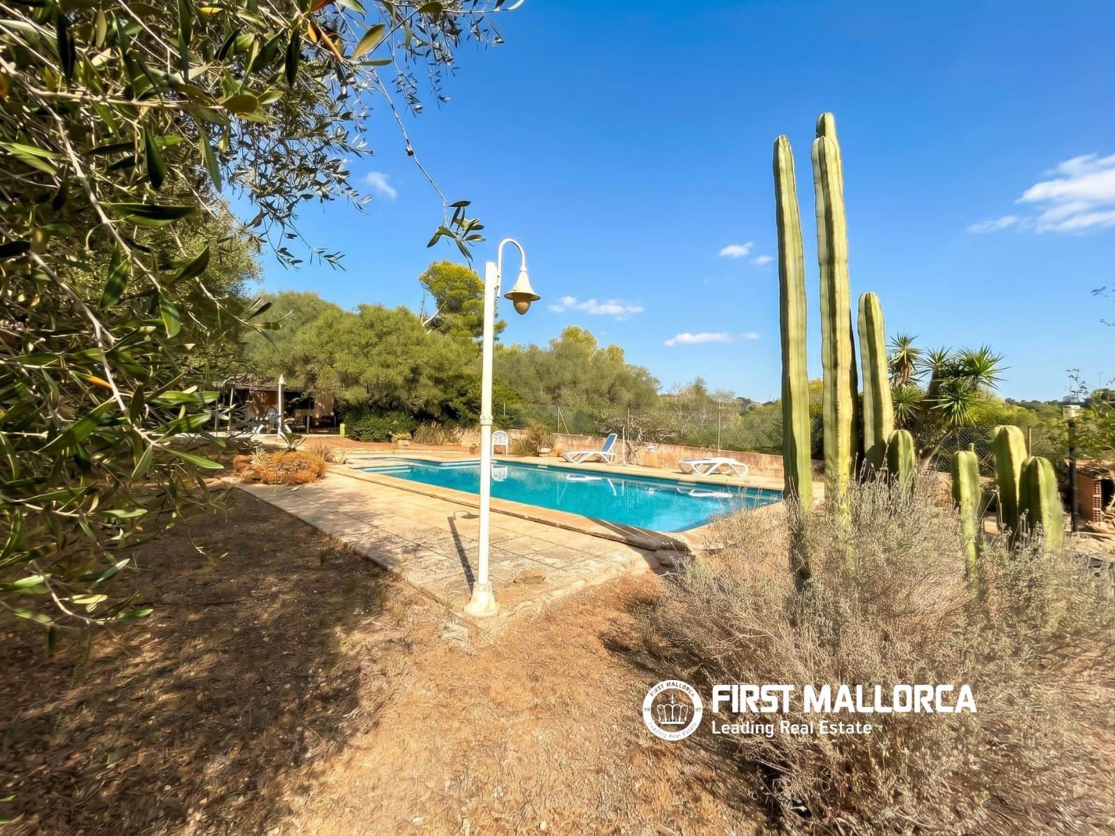 Chalet de 4 habitaciones en Portol en venta con piscina garaje - 1.299.000 € (Ref: 10176010)