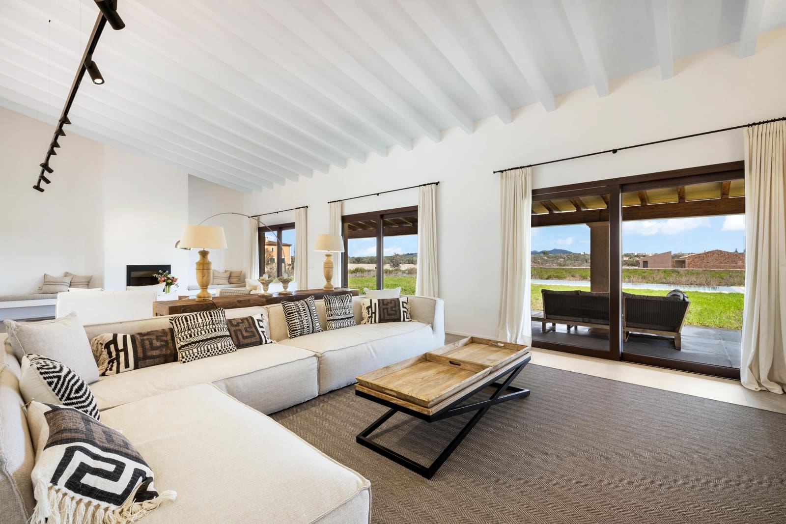 4 soveværelse Finca/Landehus til salg i Santanyi med swimmingpool garage - € 3.600.000 (Ref: 5562387)