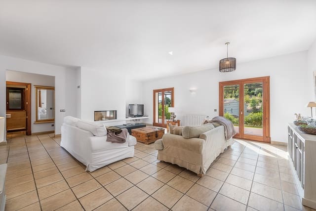 5 bedroom Villa for sale in Es Capdella, Calvià with pool garage - € 2,200,000 (Ref: 5562800)