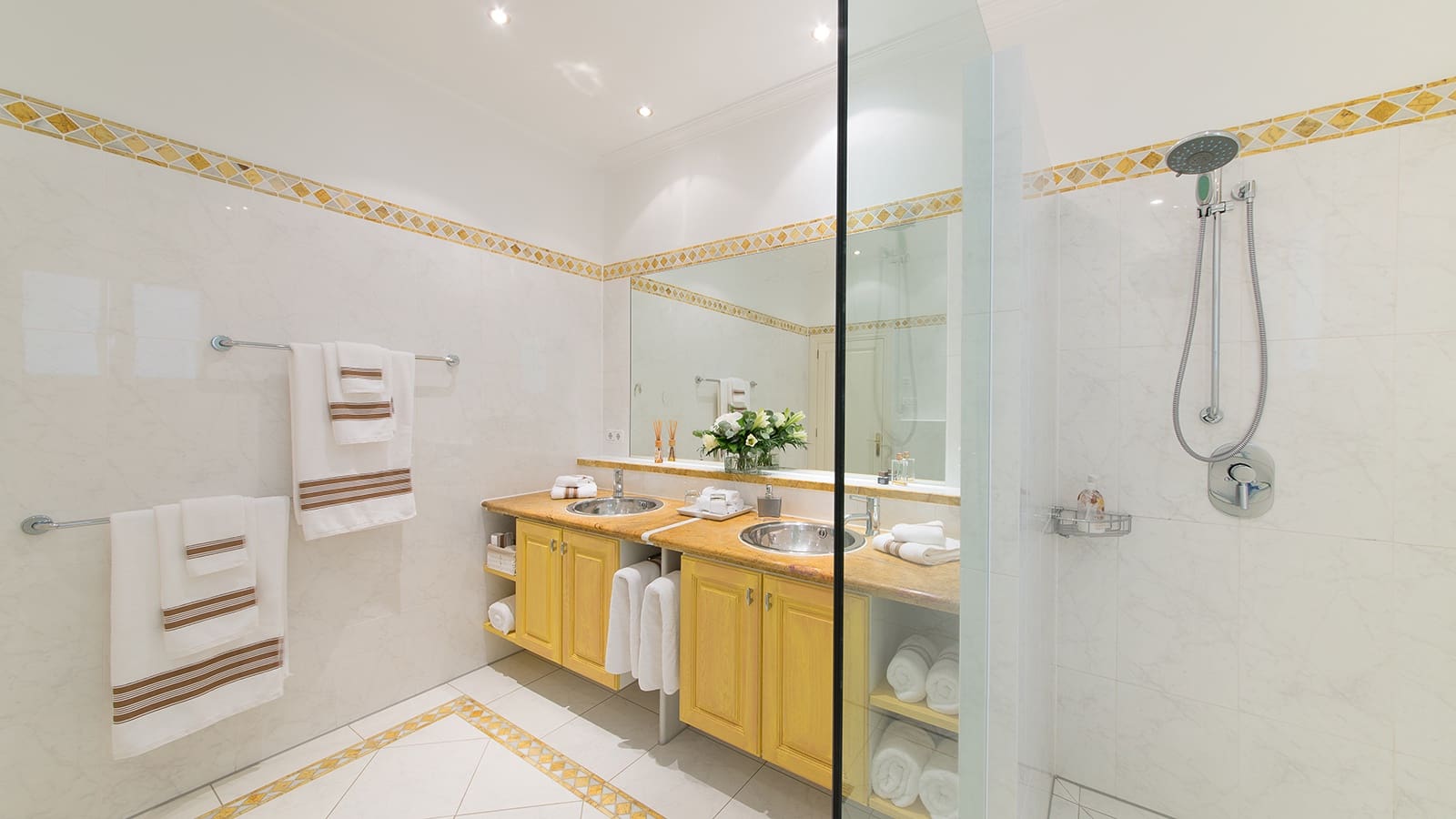 4 slaapkamer Villa te huur in Santa Ponsa met zwembad garage - € 6.000 (Ref: 5586672)