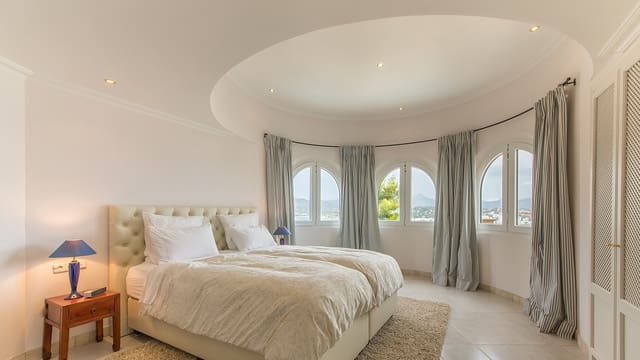 4 bedroom Villa for rent in Santa Ponsa, Calvià with pool garage - € 6,000 (Ref: 5586672)