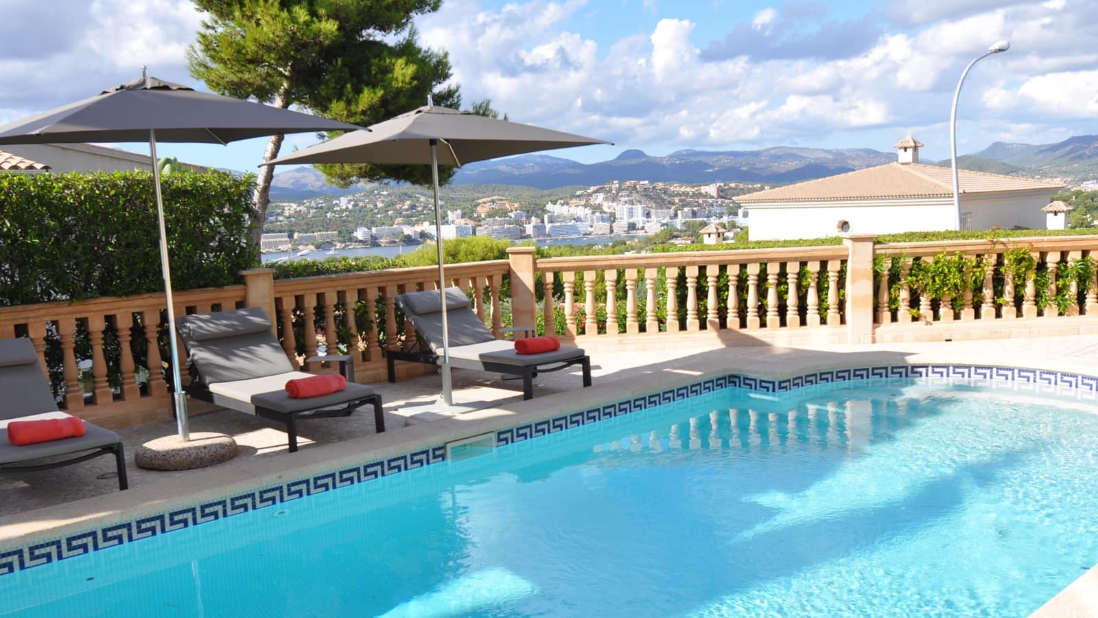 4 slaapkamer Villa te huur in Santa Ponsa met zwembad garage - € 6.000 (Ref: 5586672)