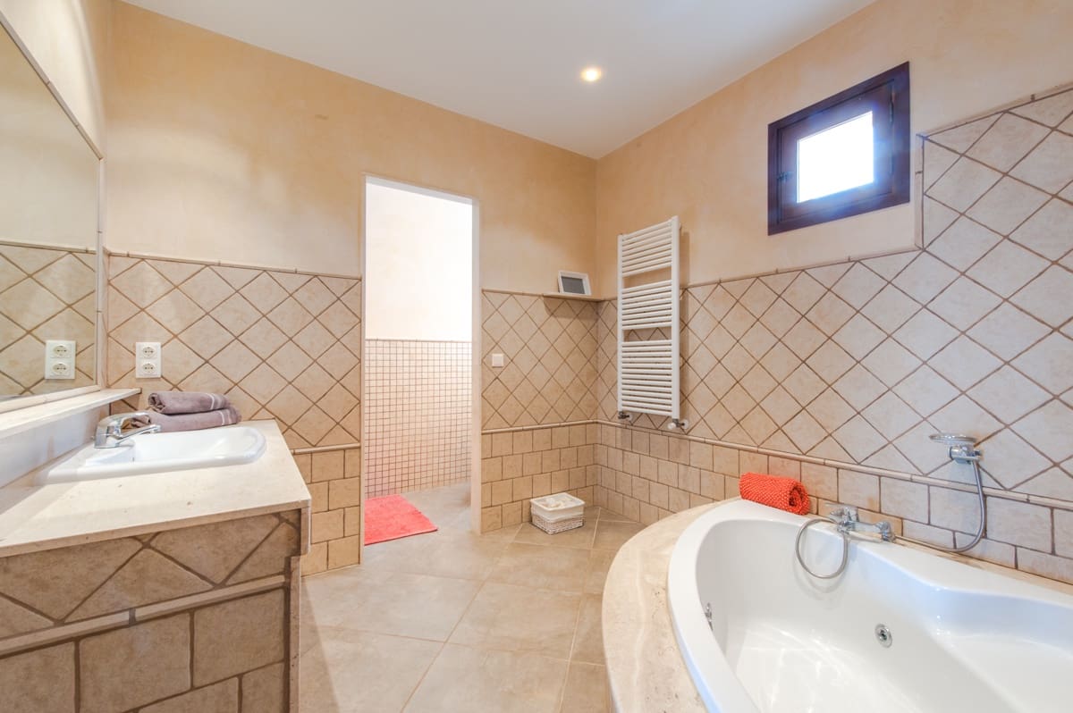 6 soveværelse Finca/Landehus til salg i Portocolom med swimmingpool garage - € 3.700.000 (Ref: 5586681)