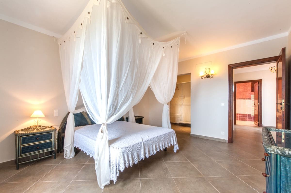 6 soveværelse Finca/Landehus til salg i Portocolom med swimmingpool garage - € 3.700.000 (Ref: 5586681)