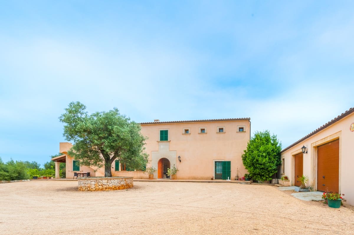 6 soveværelse Finca/Landehus til salg i Portocolom med swimmingpool garage - € 3.700.000 (Ref: 5586681)