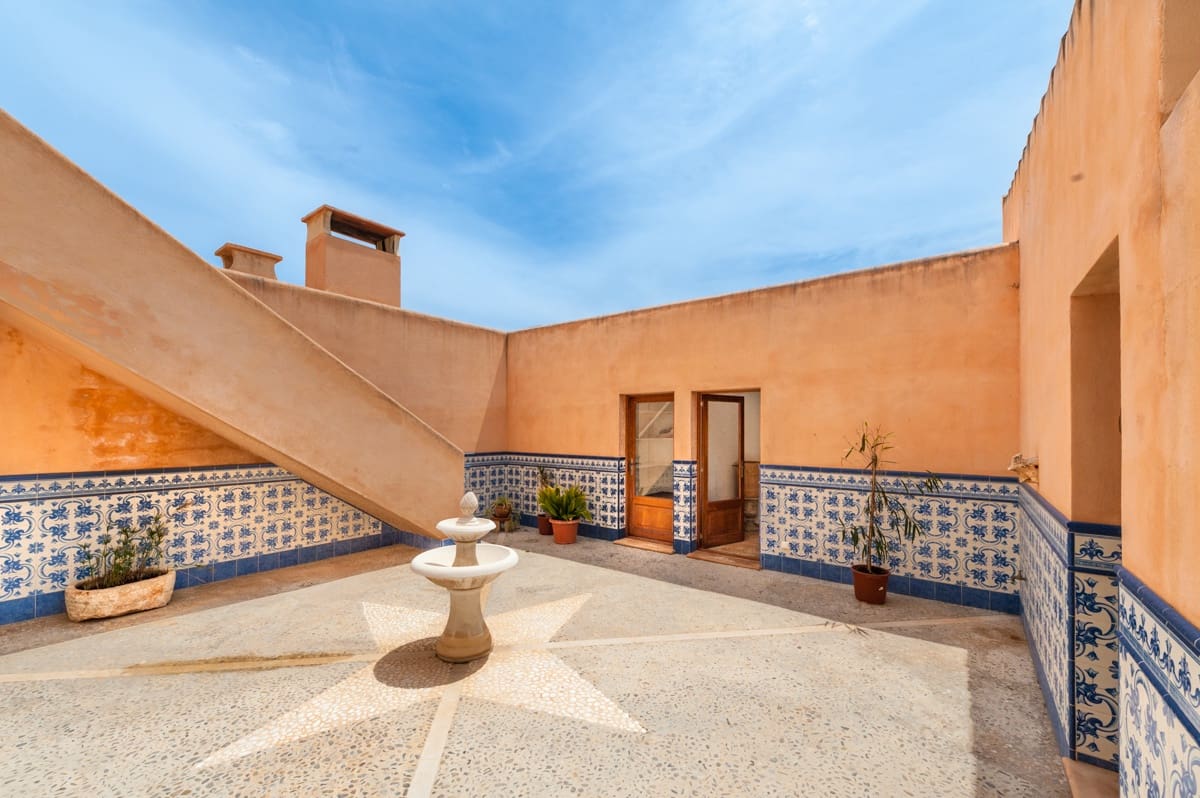 6 soveværelse Finca/Landehus til salg i Portocolom med swimmingpool garage - € 3.700.000 (Ref: 5586681)