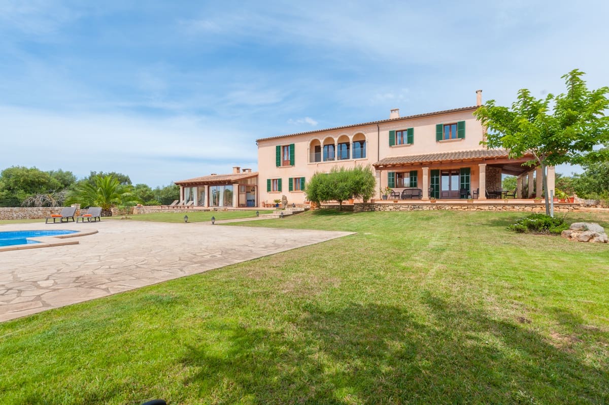 6 soveværelse Finca/Landehus til salg i Portocolom med swimmingpool garage - € 3.700.000 (Ref: 5586681)