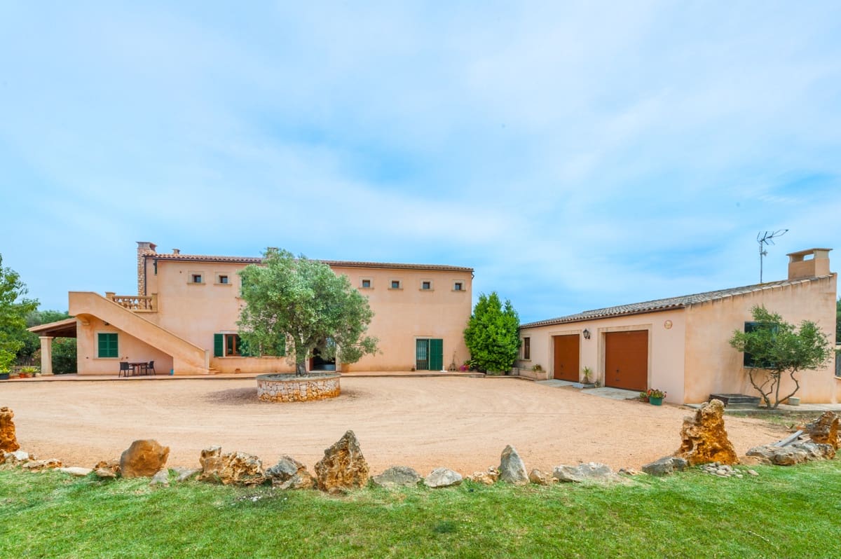 6 soveværelse Finca/Landehus til salg i Portocolom med swimmingpool garage - € 3.700.000 (Ref: 5586681)