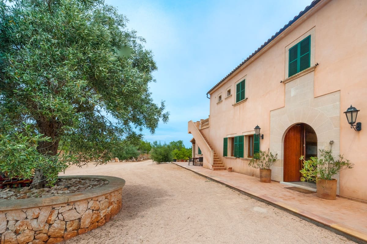 6 soveværelse Finca/Landehus til salg i Portocolom med swimmingpool garage - € 3.700.000 (Ref: 5586681)