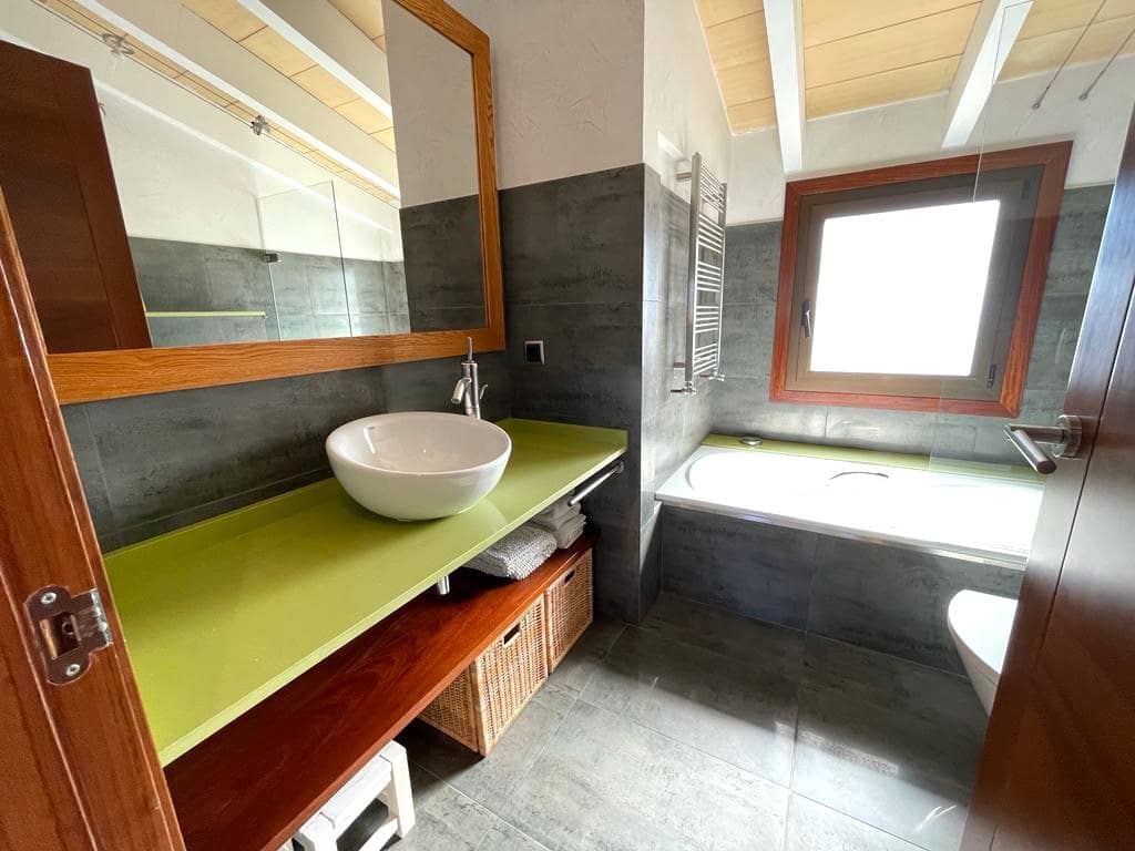 2 bedroom Apartment for rent in Pollensa / Pollenca with garage - € 1,800 (Ref: 5586697)