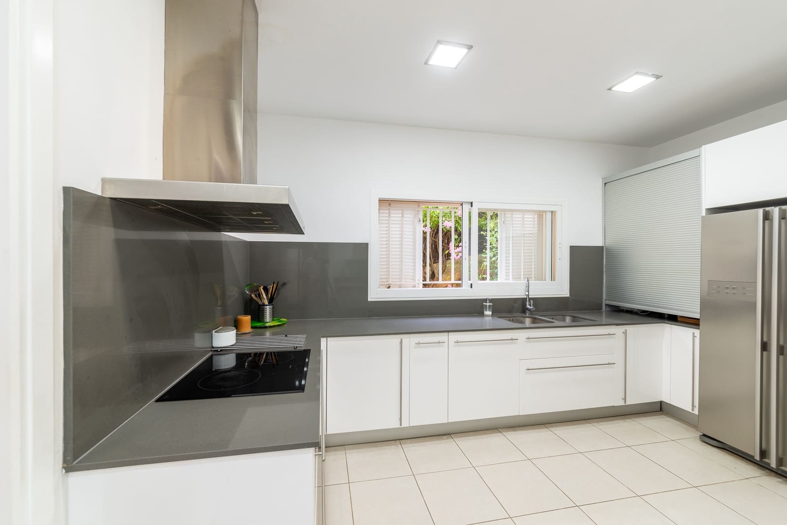 5 soveværelse Villa til leje i Costa d'en Blanes med swimmingpool garage - € 6.000 (Ref: 5681318)