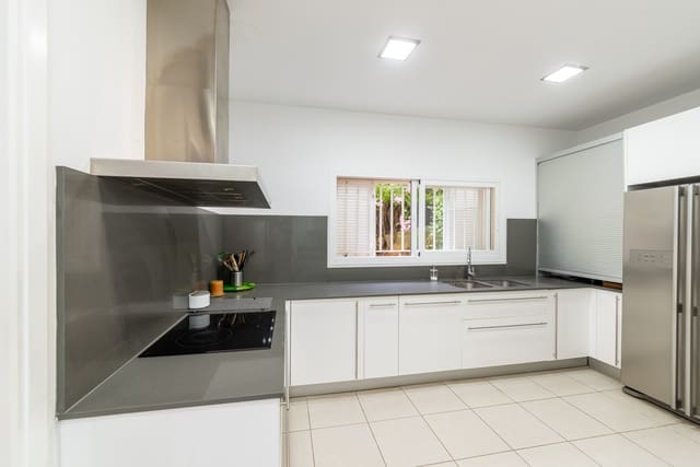 5 soveværelse Villa til leje i Costa d'en Blanes, Calvià med swimmingpool garage - € 6.000 (Ref: 5681318)