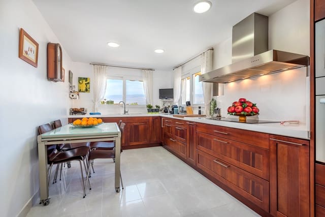 4 bedroom Villa for sale in El Toro / Port Adriano, Calvià with pool garage - € 2,300,000 (Ref: 5681360)