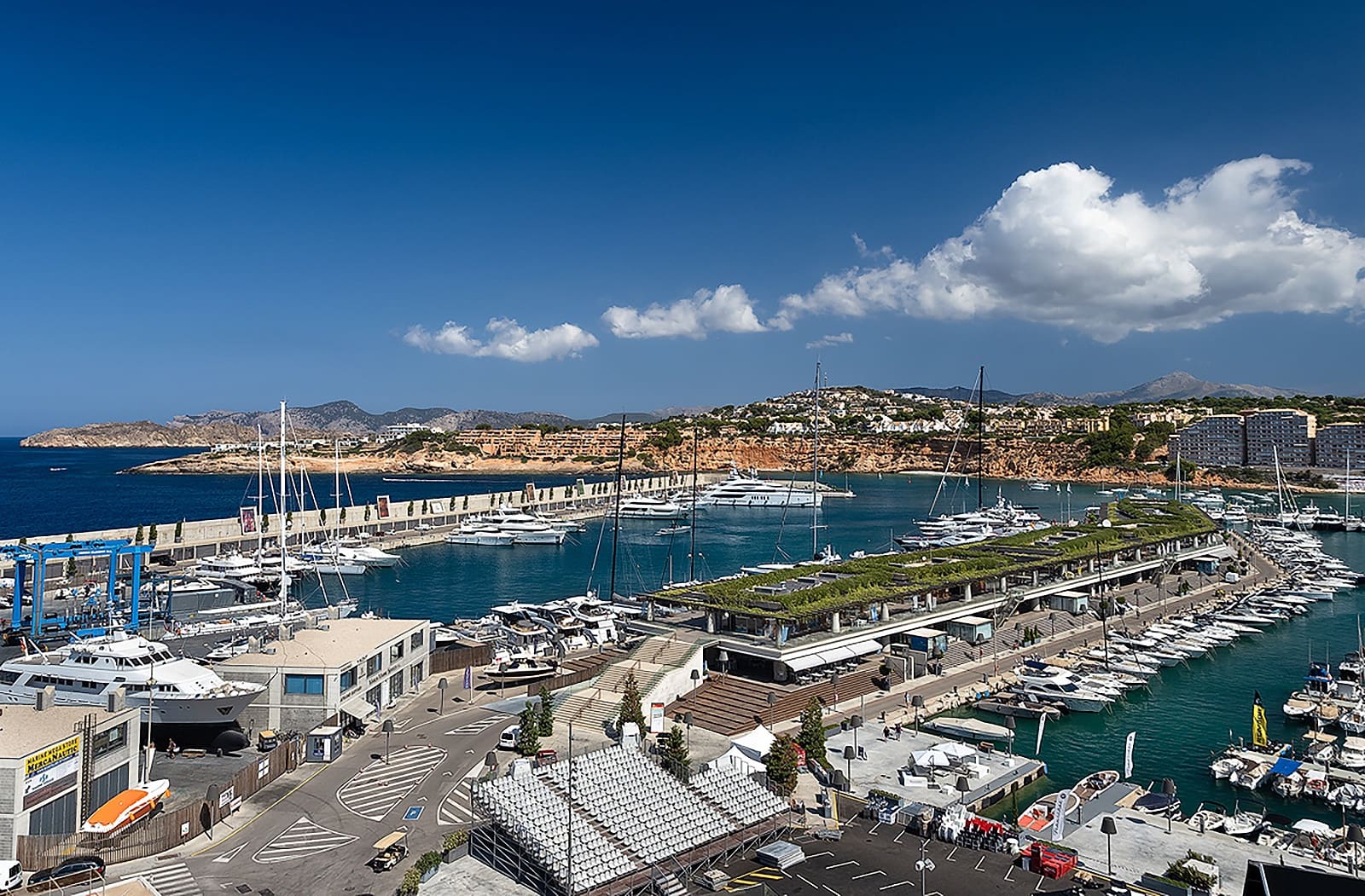 4 soveværelse Villa til salg i El Toro / Port Adriano med swimmingpool garage - € 2.300.000 (Ref: 5681360)