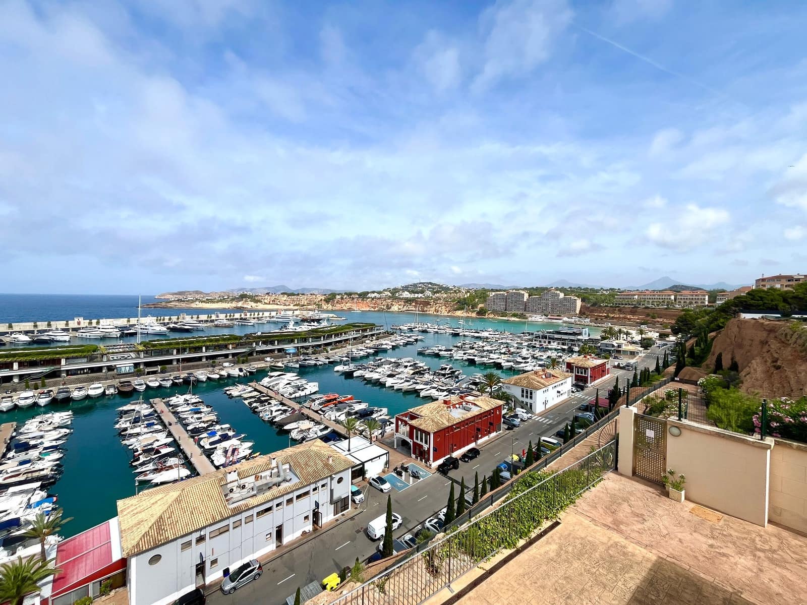 2 bedroom Apartment for rent in El Toro / Port Adriano with garage - € 2,800 (Ref: 5681386)