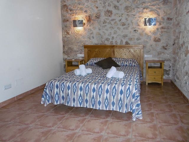 3 sypialnia Dom do wynajęcia w Sineu z basenem garażem - 2 400 € (Ref: 5681504)