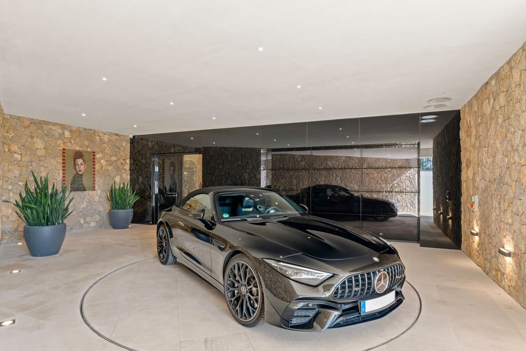 6 bedroom Villa for sale in Puerto de Andratx with pool garage - € 12,800,000 (Ref: 5681561)