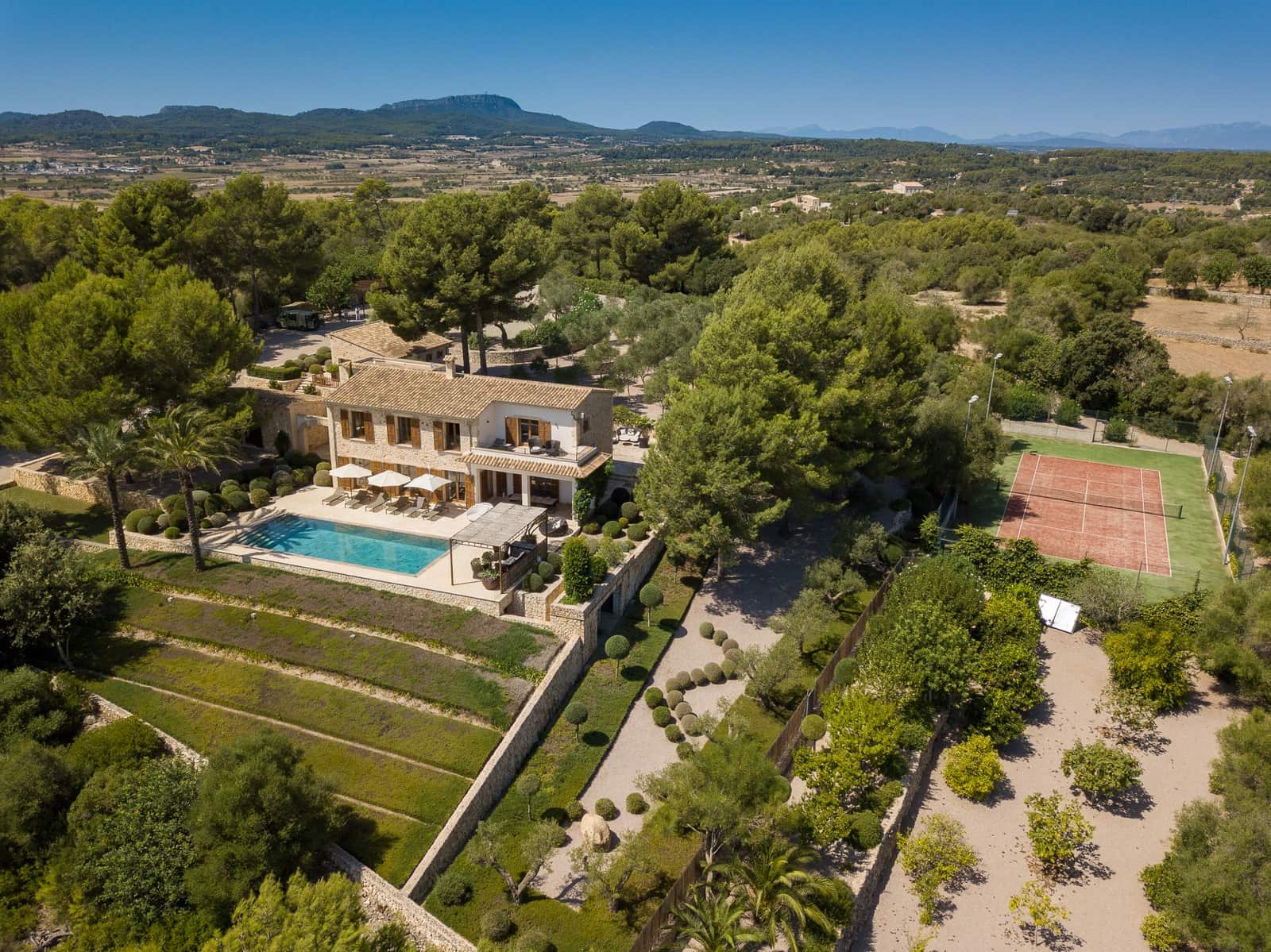 5 soveværelse Finca/Landehus til salg i Porreres med swimmingpool garage - € 5.750.000 (Ref: 5702564)