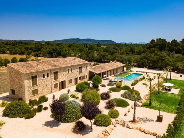 5 soveværelse Finca/Landehus til salg i Llucmajor med swimmingpool garage - € 2.590.000 (Ref: 5782231)
