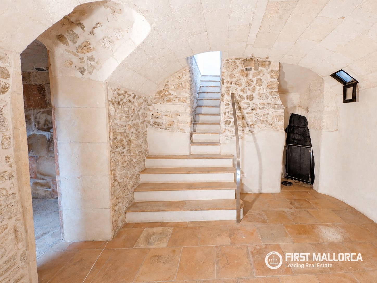 4 bedroom Townhouse for sale in Felanitx with garage - € 699,000 (Ref: 5949566)