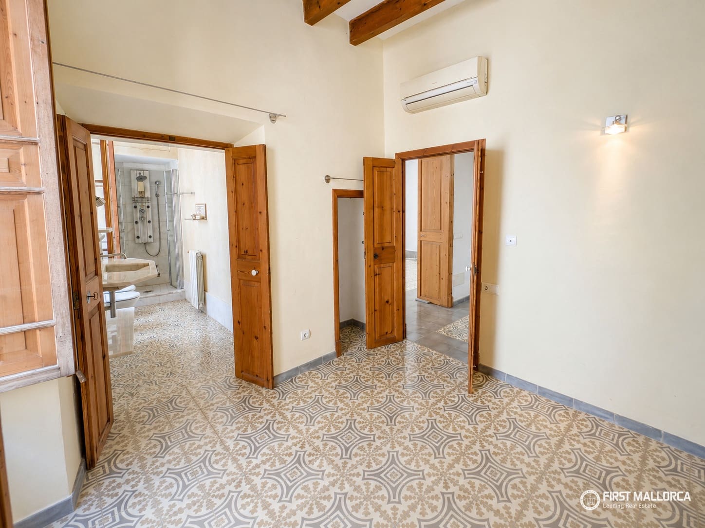 4 bedroom Townhouse for sale in Felanitx with garage - € 699,000 (Ref: 5949566)