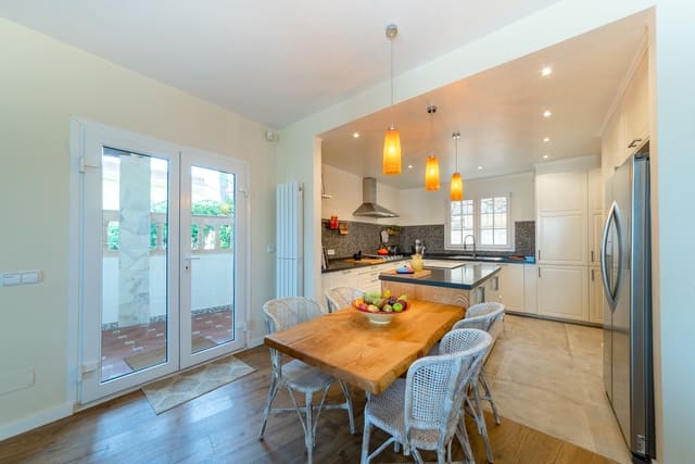 4 soverom Villa til salgs i Santa Ponsa, Calvià med svømmebasseng garasje - € 2 600 000 (Ref: 6264334)