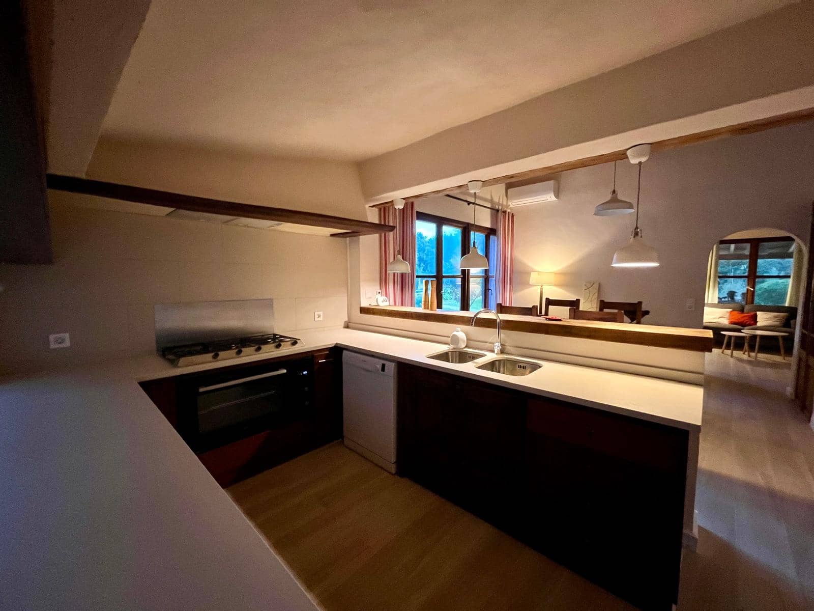 3 sovrum Villa att hyra i Buger med pool garage - 2 700 € (Ref: 6398393)