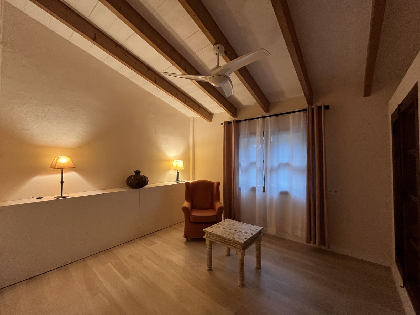 3 sovrum Villa att hyra i Buger med pool garage - 2 700 € (Ref: 6398393)