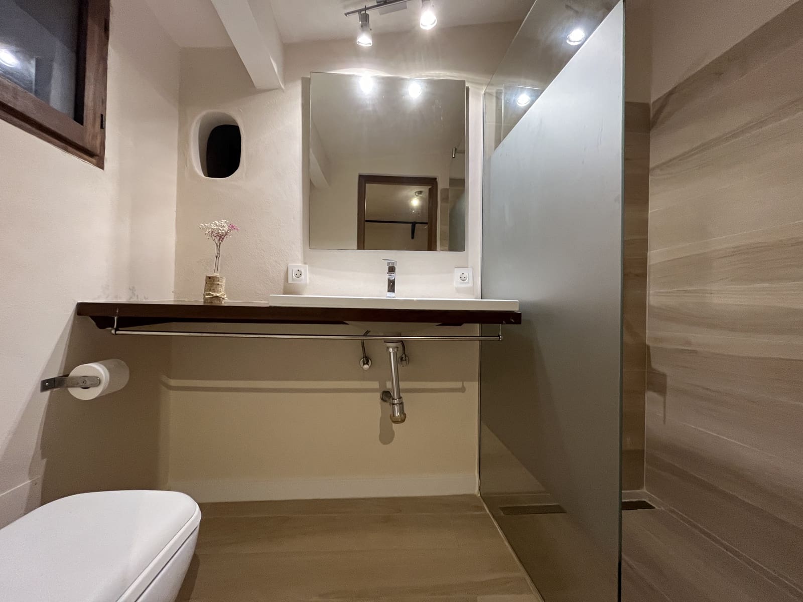 3 sovrum Villa att hyra i Buger med pool garage - 2 700 € (Ref: 6398393)